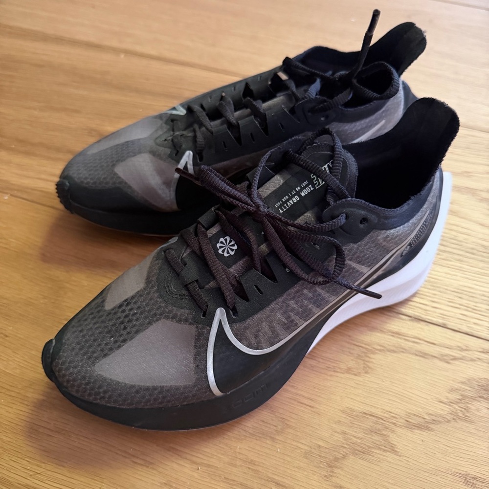 Nike Women's Black and Gray running shoes